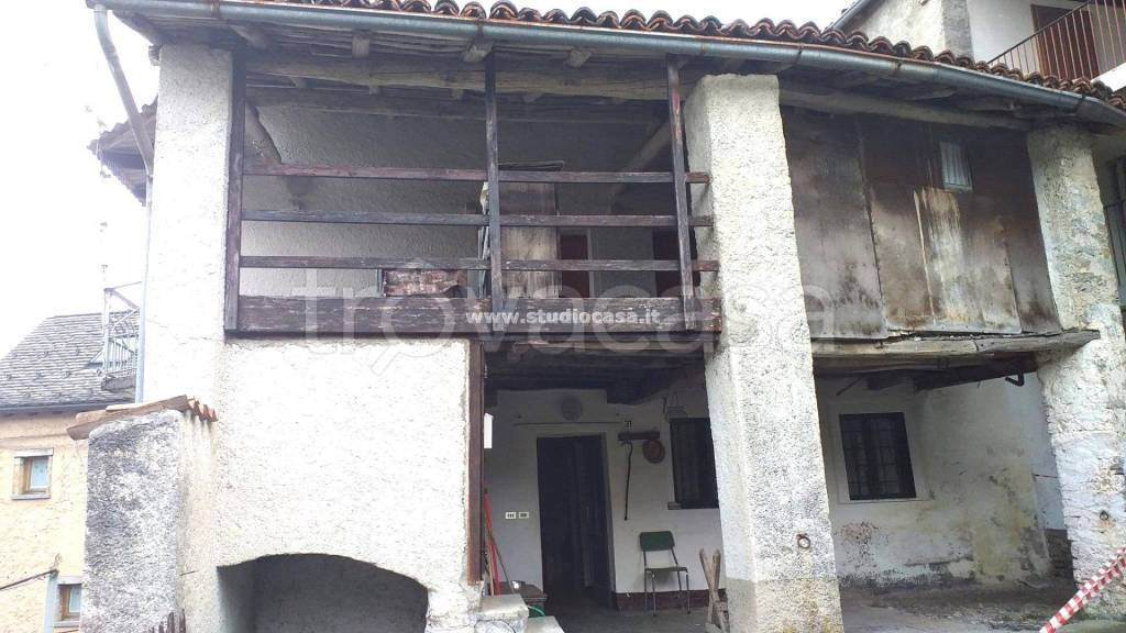 casa indipendente in vendita a Taleggio in zona Sottochiesa