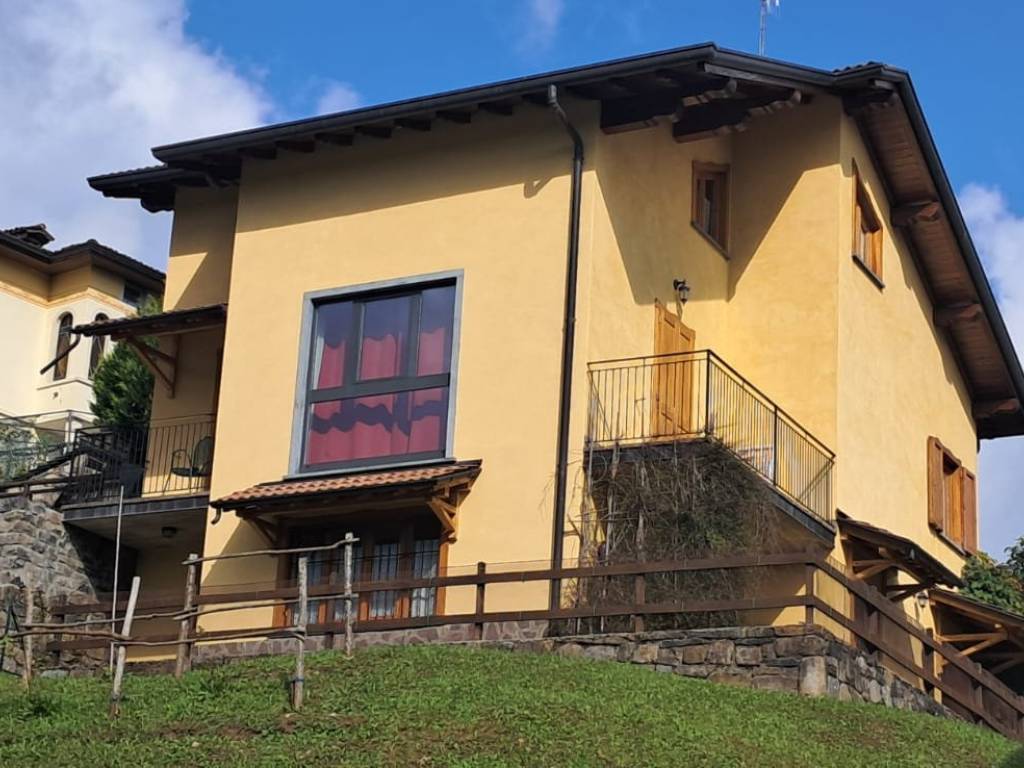 casa indipendente in vendita a Taleggio in zona Pizzino
