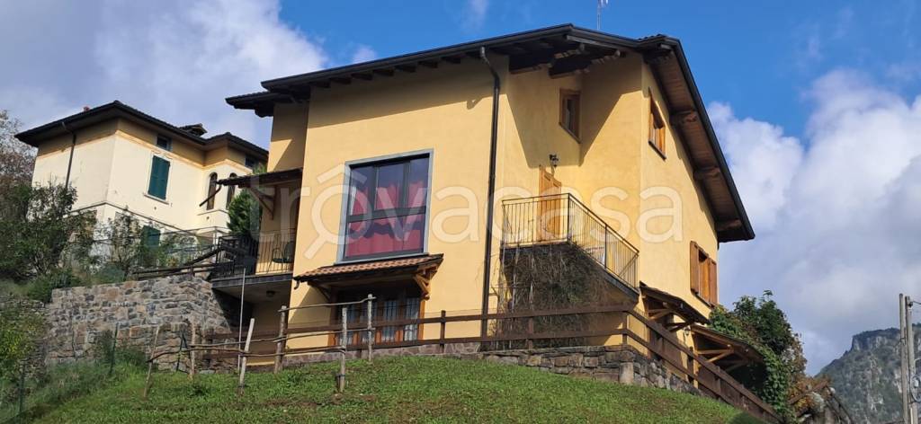 casa indipendente in vendita a Taleggio in zona Pizzino