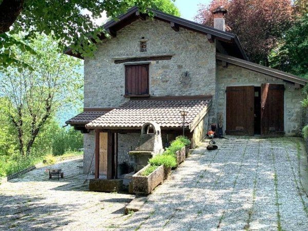 casa indipendente in vendita a Taleggio in zona Sottochiesa