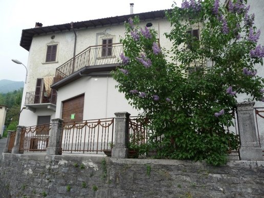 appartamento in vendita a Taleggio in zona Sottochiesa