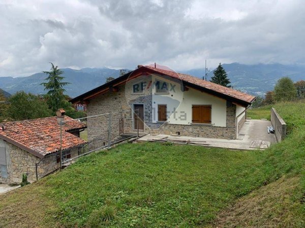 pentavano in vendita a Taleggio in zona Peghera