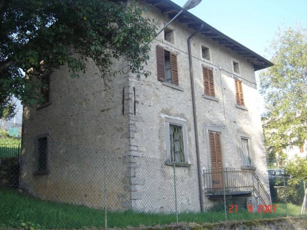 casa indipendente in vendita a Taleggio in zona Peghera