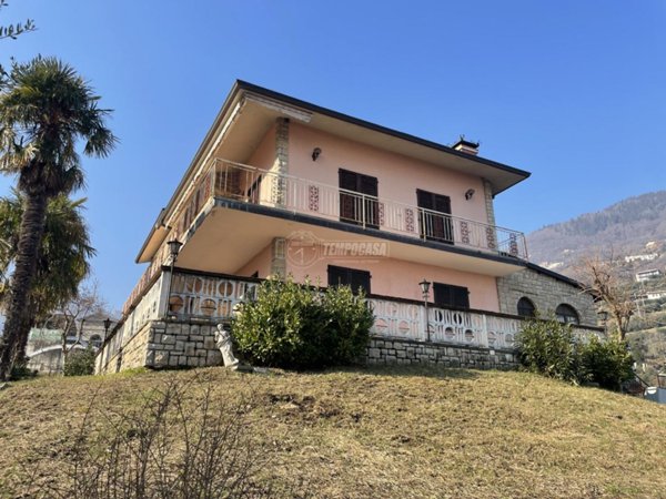 casa indipendente in vendita a Tavernola Bergamasca