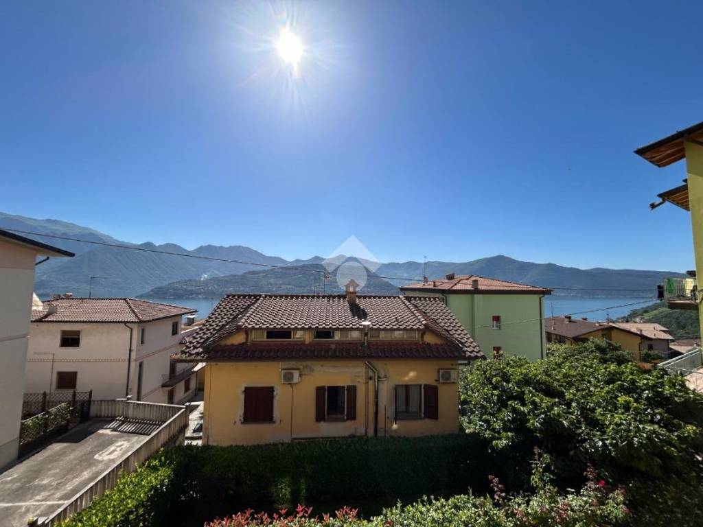 appartamento in vendita a Tavernola Bergamasca