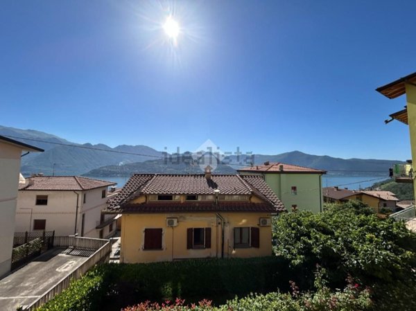 appartamento in vendita a Tavernola Bergamasca