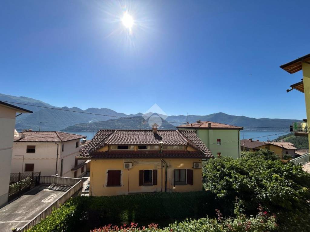 appartamento in vendita a Tavernola Bergamasca