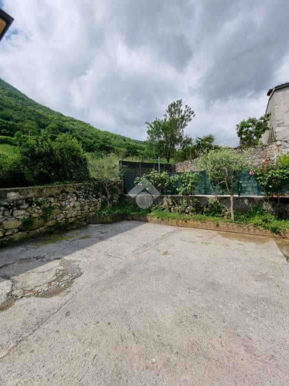 casa indipendente in vendita a Tavernola Bergamasca