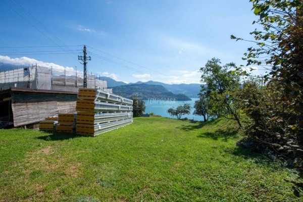 casa indipendente in vendita a Tavernola Bergamasca in zona Cambianica
