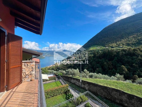 appartamento in vendita a Tavernola Bergamasca