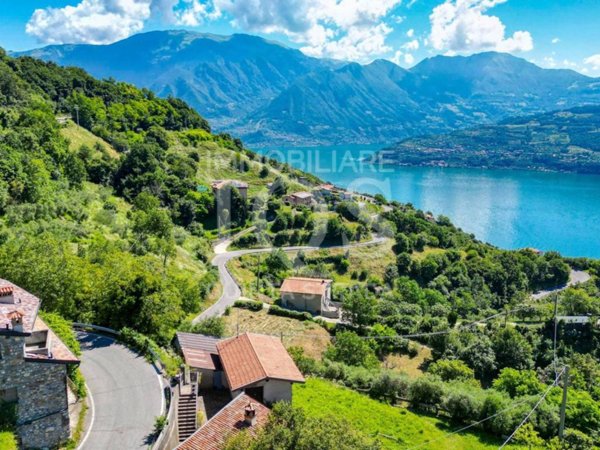 casa indipendente in vendita a Tavernola Bergamasca
