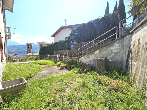 appartamento in vendita a Tavernola Bergamasca