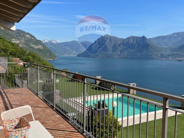 appartamento in vendita a Tavernola Bergamasca