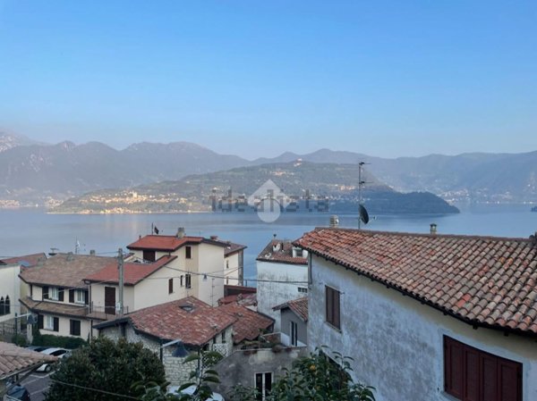 casa indipendente in vendita a Tavernola Bergamasca in zona Cambianica