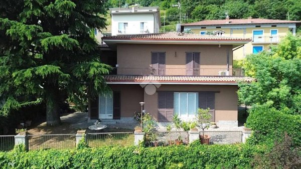 casa indipendente in vendita a Tavernola Bergamasca