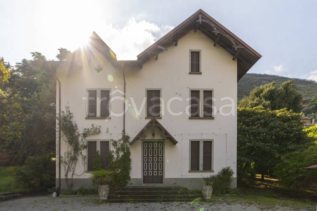 casa indipendente in vendita a Tavernola Bergamasca