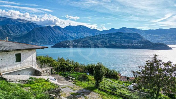 casa indipendente in vendita a Tavernola Bergamasca in zona Cambianica