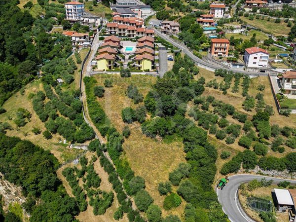 terreno edificabile in vendita a Tavernola Bergamasca