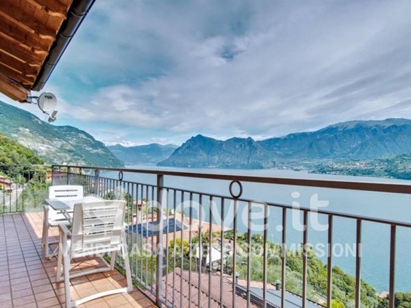 appartamento in vendita a Tavernola Bergamasca