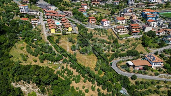 terreno edificabile in vendita a Tavernola Bergamasca