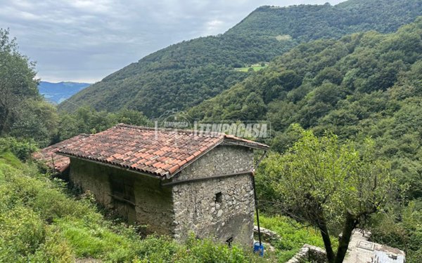 casa indipendente in vendita a Tavernola Bergamasca