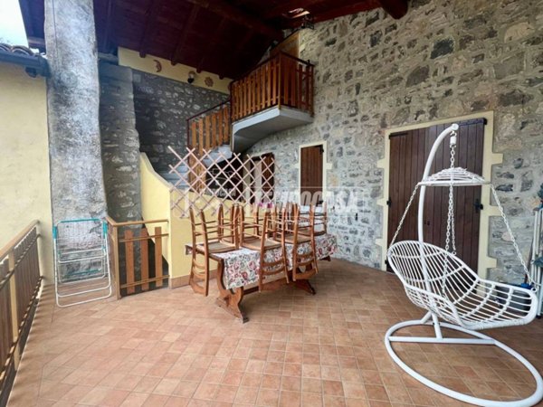 appartamento in vendita a Tavernola Bergamasca