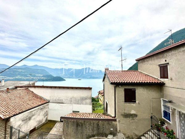 casa indipendente in vendita a Tavernola Bergamasca