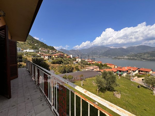 casa indipendente in vendita a Tavernola Bergamasca