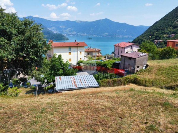 terreno edificabile in vendita a Tavernola Bergamasca