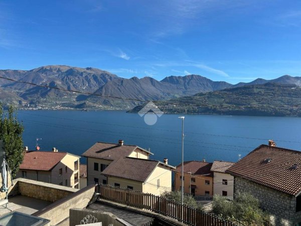 appartamento in vendita a Tavernola Bergamasca