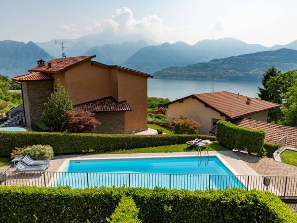 appartamento in vendita a Tavernola Bergamasca