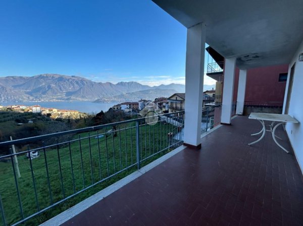 casa indipendente in vendita a Tavernola Bergamasca