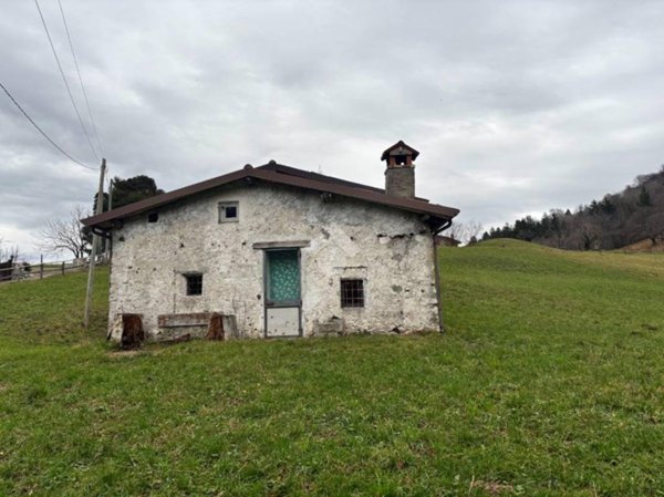 casa indipendente in vendita a Tavernola Bergamasca