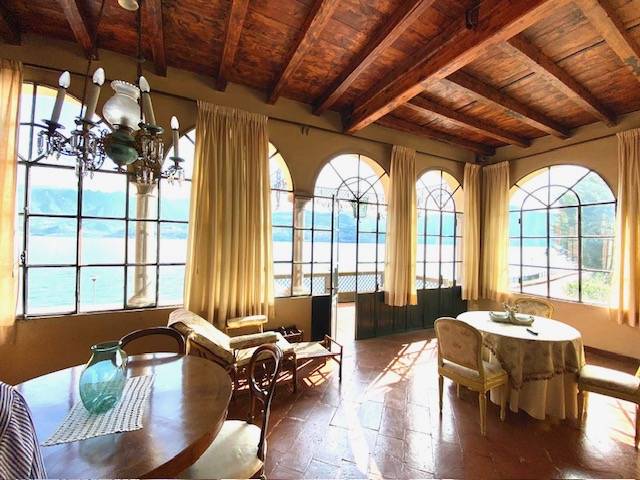 villa in vendita a Tavernola Bergamasca