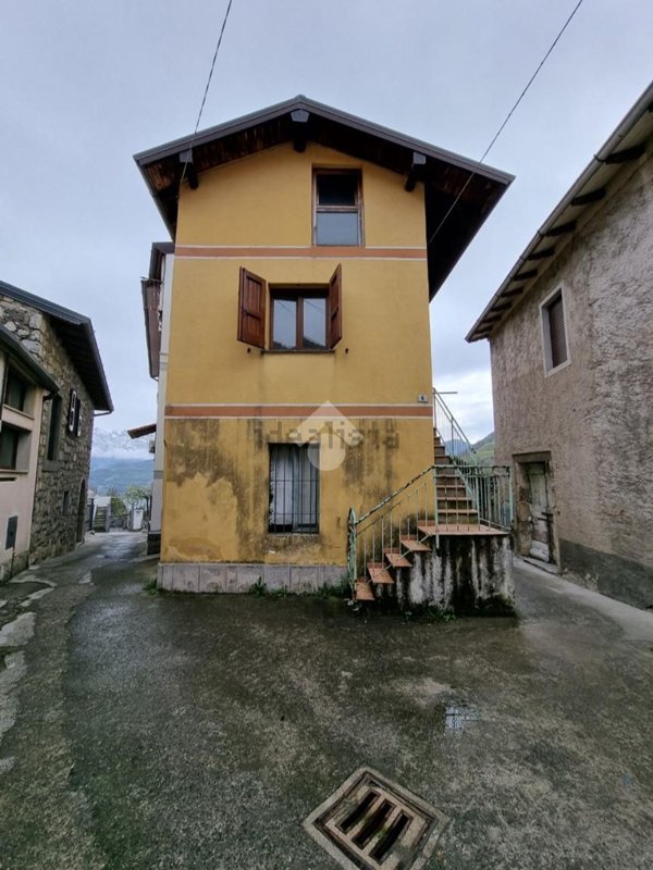 casa indipendente in vendita a Tavernola Bergamasca