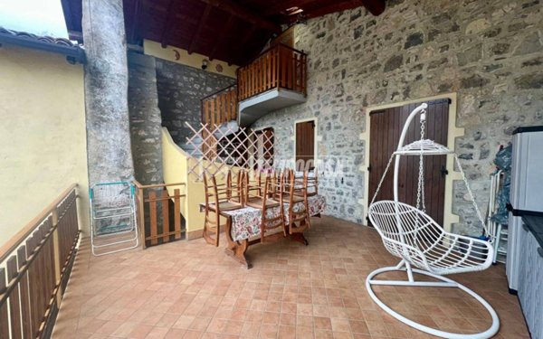 appartamento in vendita a Tavernola Bergamasca