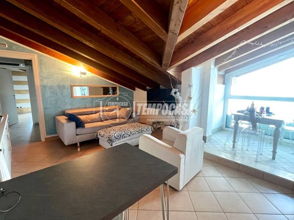 appartamento in vendita a Tavernola Bergamasca