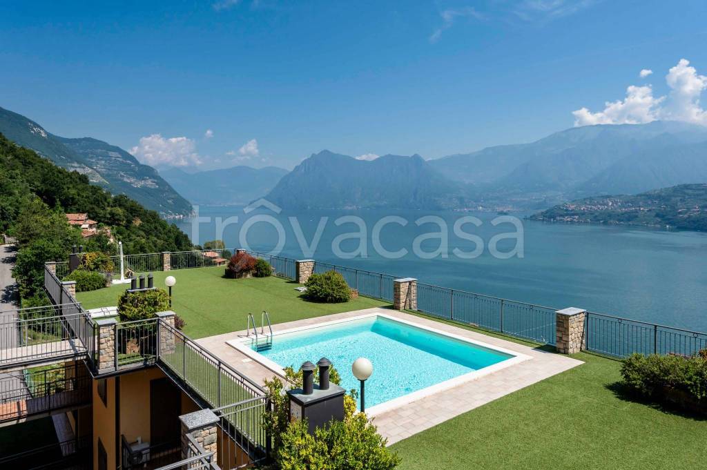 appartamento in vendita a Tavernola Bergamasca