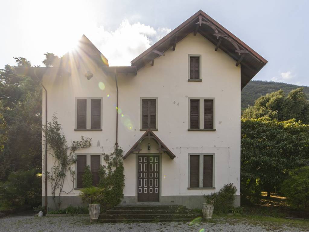 casa indipendente in vendita a Tavernola Bergamasca