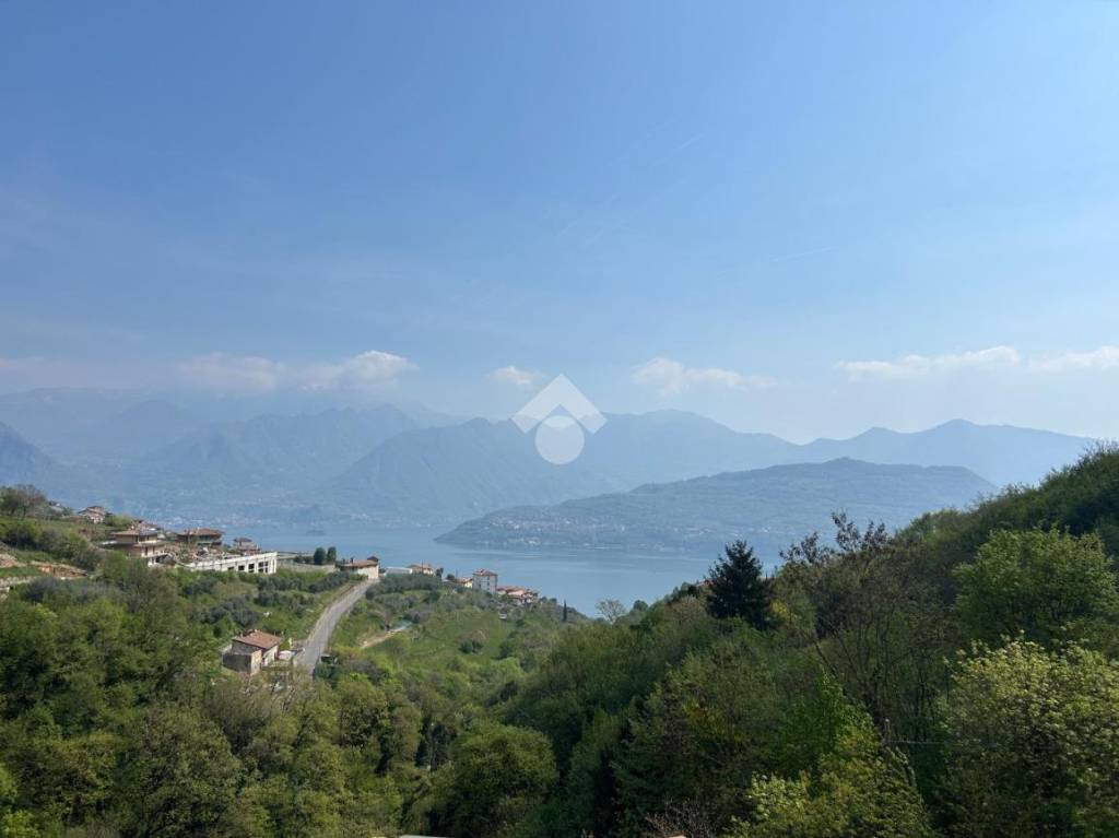 appartamento in vendita a Tavernola Bergamasca