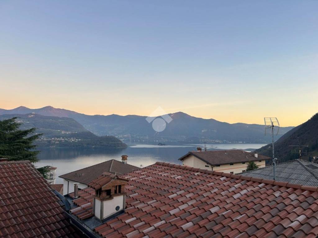 appartamento in vendita a Tavernola Bergamasca in zona Cambianica