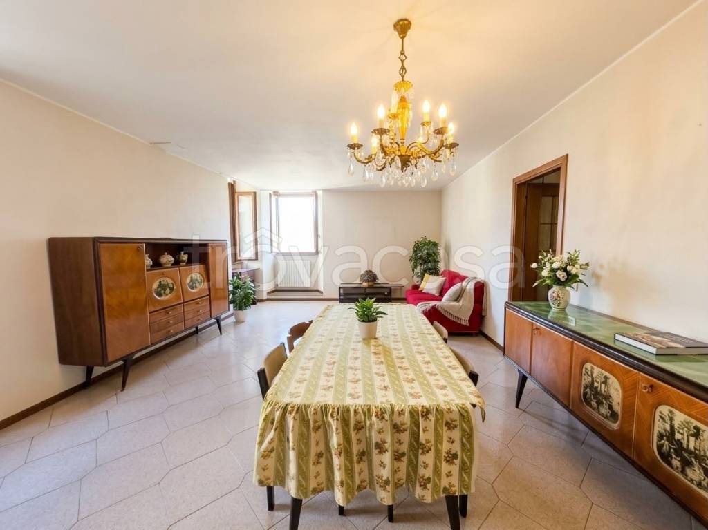appartamento in vendita a Tavernola Bergamasca in zona Cambianica