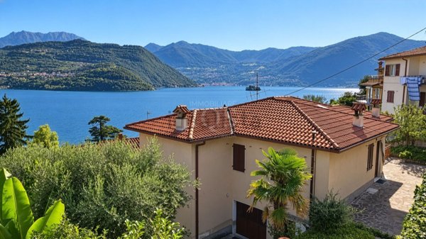 casa indipendente in vendita a Tavernola Bergamasca in zona Cambianica