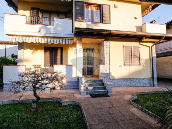 casa indipendente in vendita a Terno d'Isola