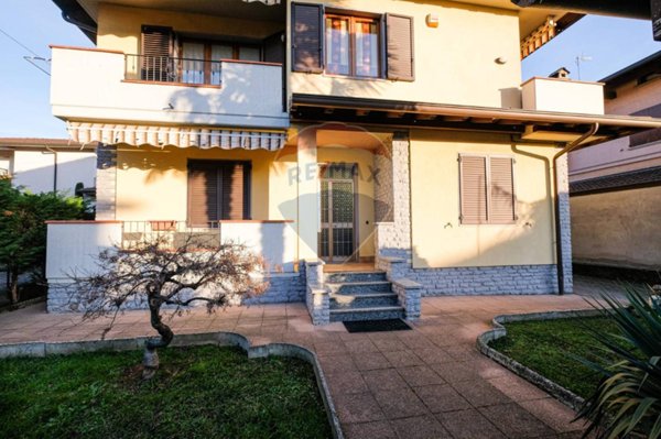 casa indipendente in vendita a Terno d'Isola
