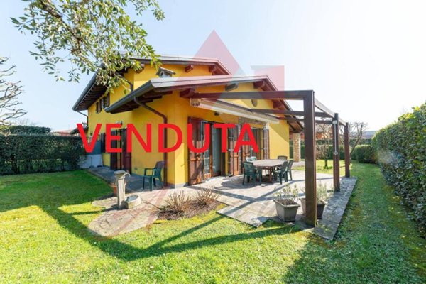 casa indipendente in vendita a Terno d'Isola