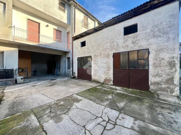 casa indipendente in vendita a Terno d'Isola
