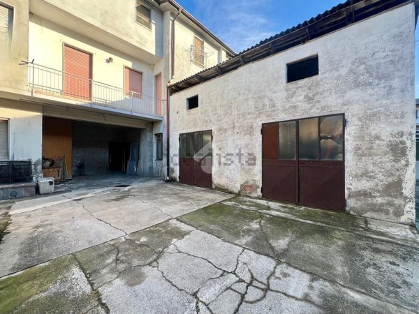 pentavano in vendita a Terno d'Isola
