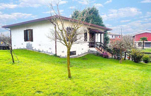 casa indipendente in vendita a Terno d'Isola