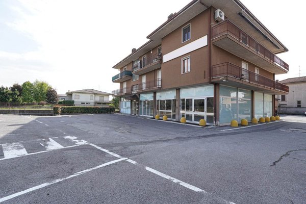 locale commerciale in vendita a Terno d'Isola